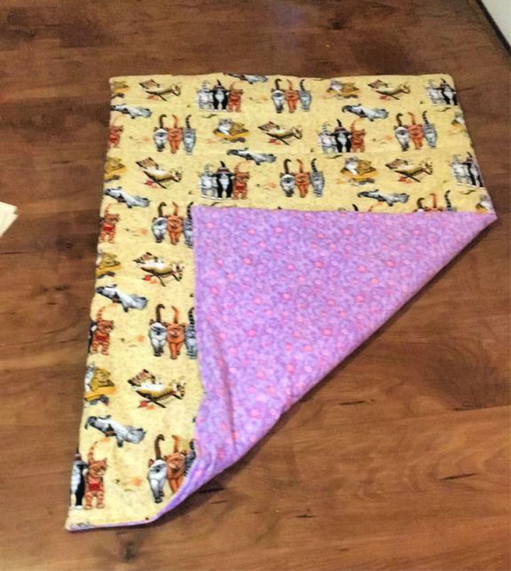 30 Free DIY Weighted Blanket Tutorials To Make at Home