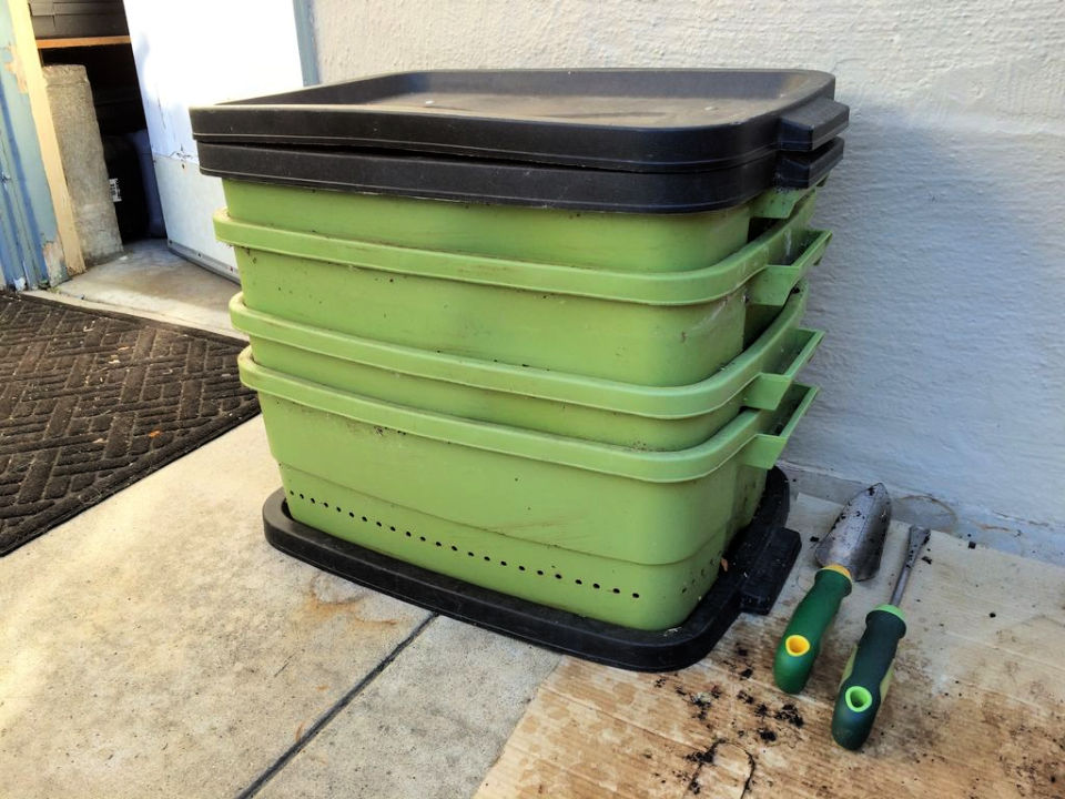 DIY Worm Farm How To Make a Worm Compost Bin