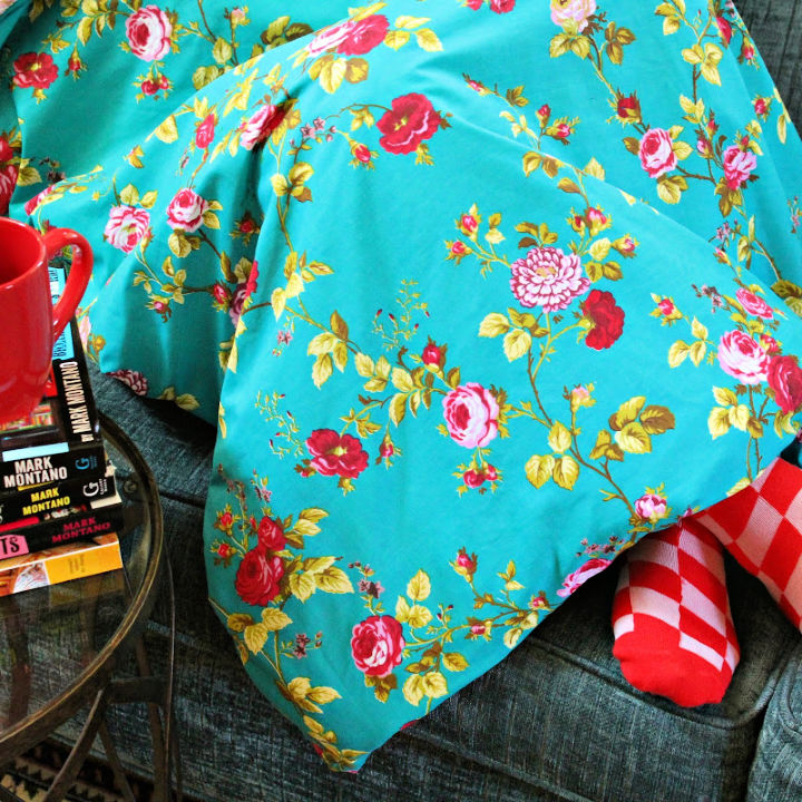 30 Free DIY Weighted Blanket Tutorials To Make at Home