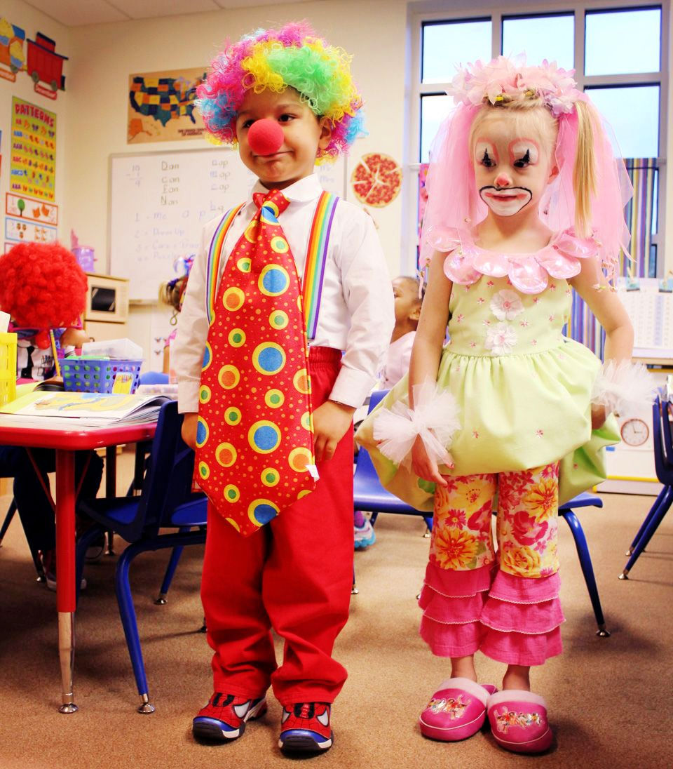 20 Homemade DIY Clown Costume Ideas • Its Overflowing